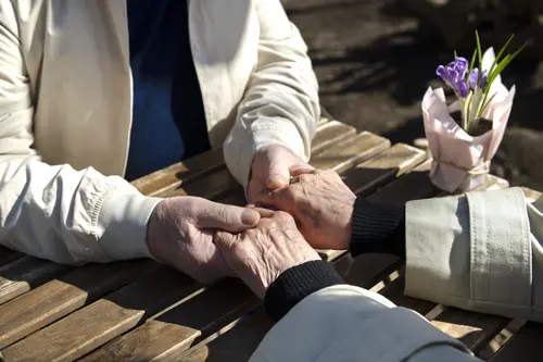 Plaque funéraire grand-mère et grand-père : idées pour un hommage tendre et personnel
